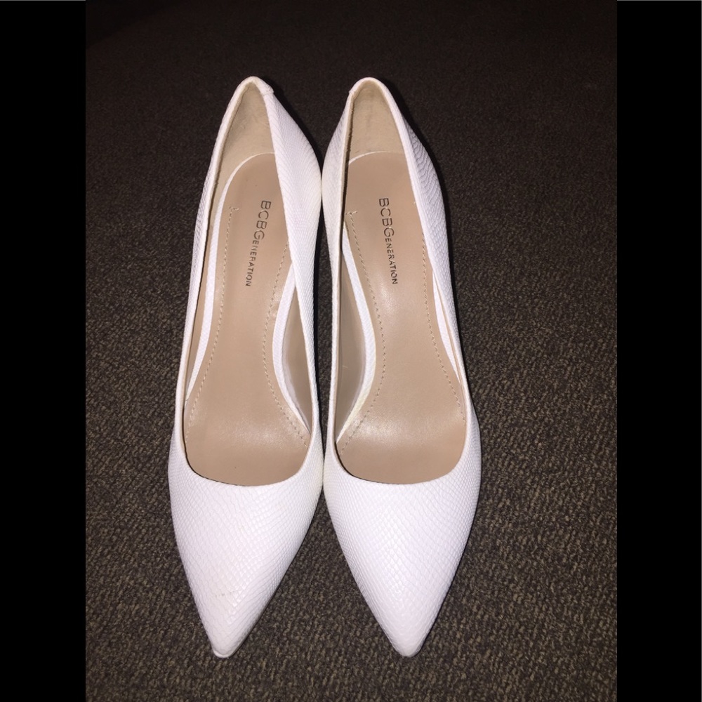 BCBG white snakeskin Shoes size 10 (3” heel)